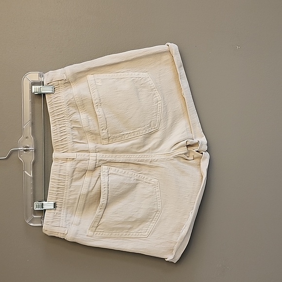 American Eagle Stretchy Cream Shorts - Picture 4 of 10